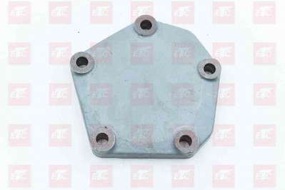 L903011100 Передняя крышка промежуточного вала