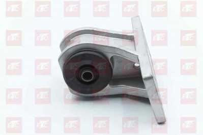 YG9625530102 Правый кронштейн радиатора