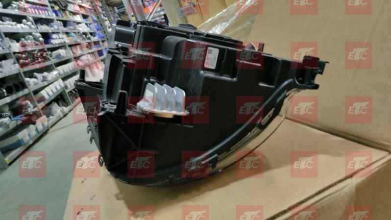 VO 24159415 Фара левая FMX — 6