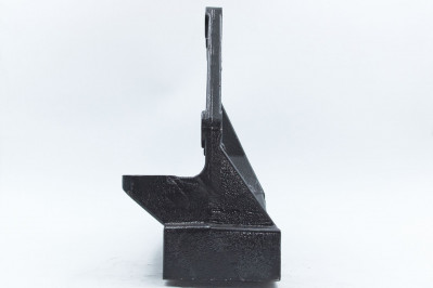 DZ95259690104 Кронштейн передней рессоры задний правый