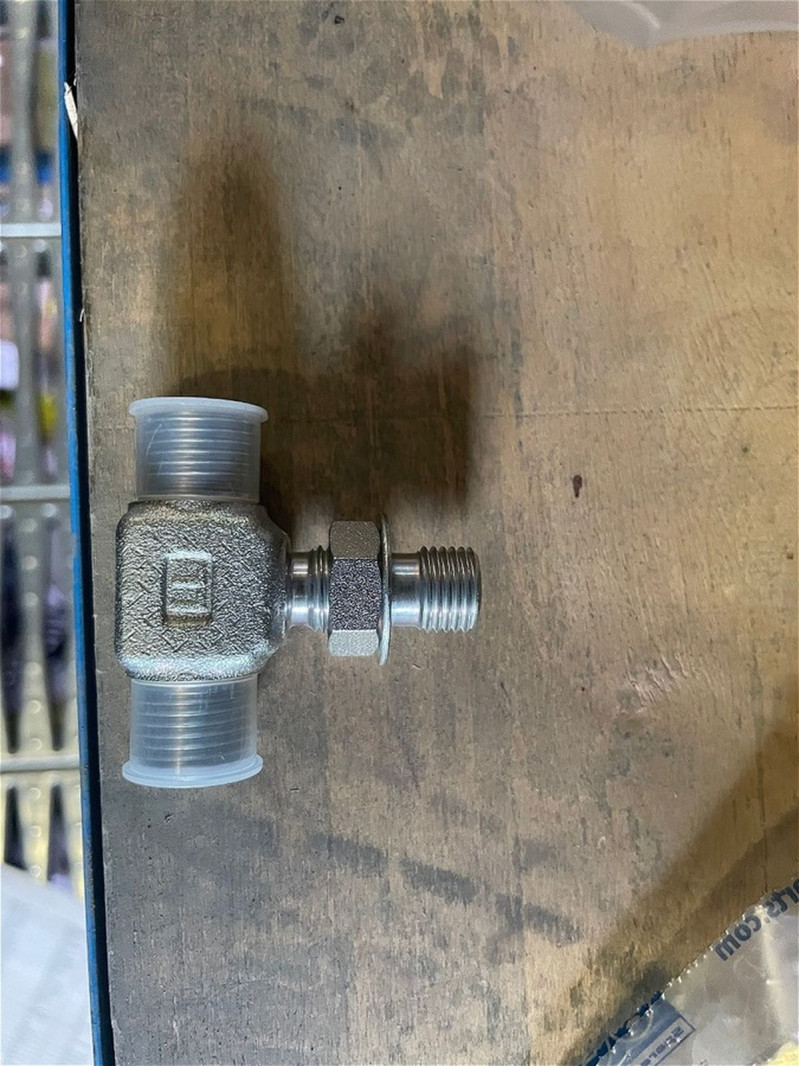 21W-62-42630 Тройник — 1