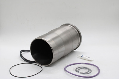 037AY00106090 Поршневая в сборе D=131, D13C