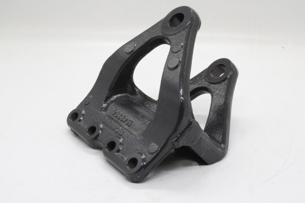 1948336 Кронштейн рессоры передней — 2