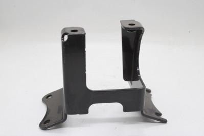 VO 22290093 Кронштейн защиты картера