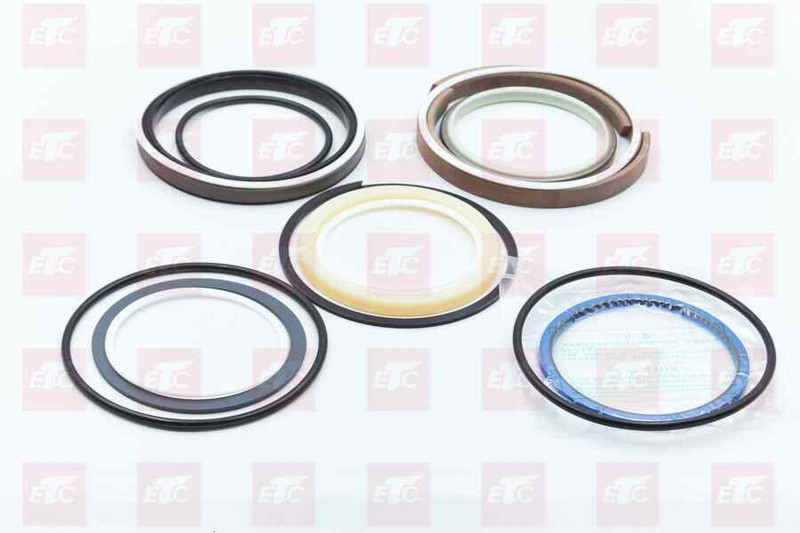 707-99-67870 Ремкомплект гидроцилиндра стрелы — 1