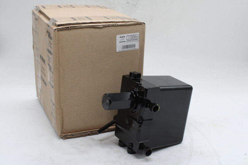 81417236142 Насос подъема кабины TG3 — 3