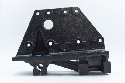 DZ95259690104 Кронштейн передней рессоры задний правый