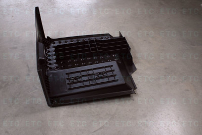 VO 22078082 Крышка АКБ FH4