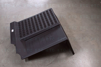 VO 22078082 Крышка АКБ FH4