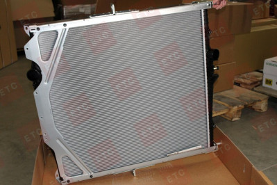 CR1556000P Радиатор водяной