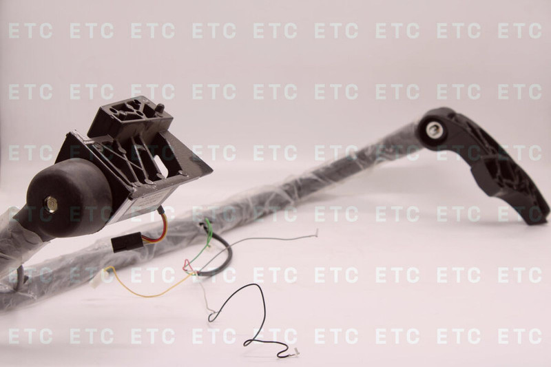 AC82417284 Кронштейн зеркала правый — 2