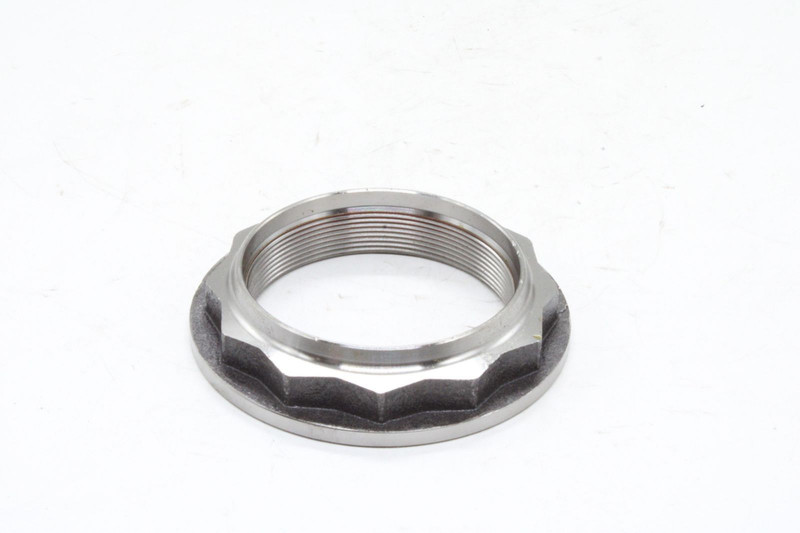 700638 Гайка ступицы Iveco — 1