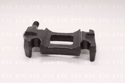 18022210 Опорная пластина рессоры правая с креплением под амортизатор