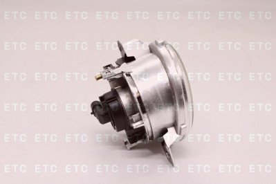 DT 121801 Фара дальнего света правая