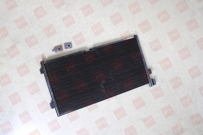 VO 21086304 Радиатор кондиционера